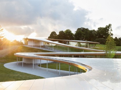 SANAA设计的“河流”社区中心正式对外开放