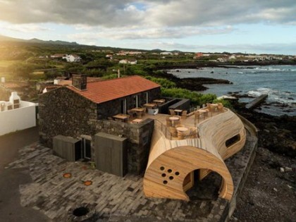 葡萄牙马达莱娜岛石头屋改扩建建筑设计