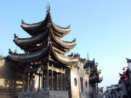 阿强评新闻：巨幅“米老鼠”  迎接迪士尼