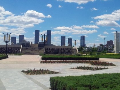 试从个性方面赏析城市广场