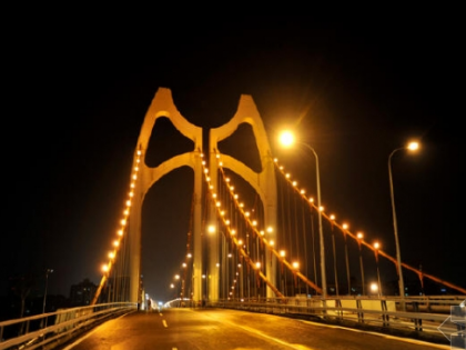 成都最大悬索桥被评“最丑建筑”