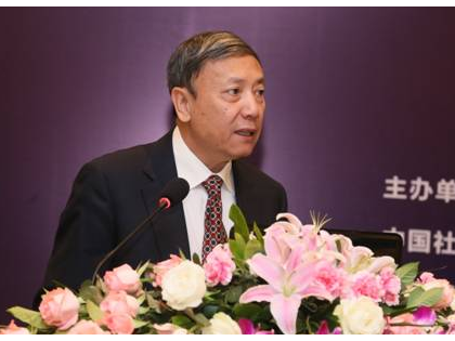 蔡昉：城镇化放缓 经济减速怎么办？