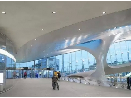 酷似艺术馆的荷兰阿纳姆交通枢纽站