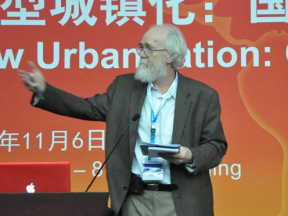 斯蒂芬·欧文：多系统融合的城市