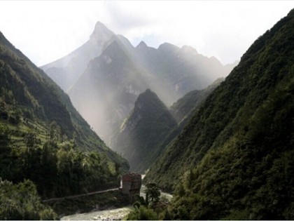 四川巴山大峡谷旅游扶贫项目开工