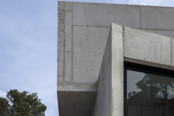 半山上的水泥住宅/nomarq | estudi d’arquitectura