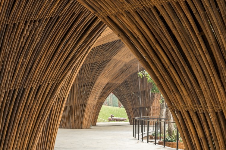 这个竹子建造的开放空间和建筑使用的天然材料让客人们能够强烈的感受到越南北部的当地文化。